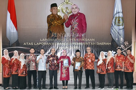 Bupati Grobogan Menerima Laporan Hasil Pemeriksaan